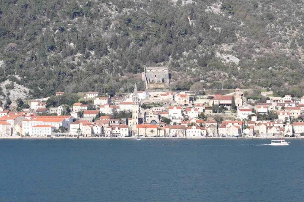 Апартаменты 1bd Waterfront Stoliv Apt w/ Bay & Perast Views Котор-25