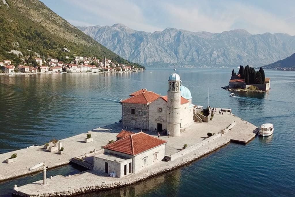 Апартаменты 1bd Waterfront Stoliv Apt w/ Bay & Perast Views Котор-35
