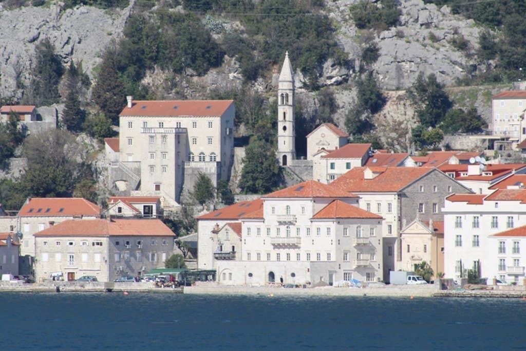 Апартаменты 1bd Waterfront Stoliv Apt w/ Bay & Perast Views Котор-48