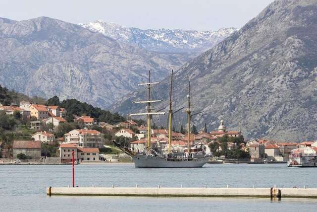 Апартаменты 1bd Waterfront Stoliv Apt w/ Bay & Perast Views Котор-17