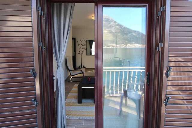 Апартаменты 1bd Waterfront Stoliv Apt w/ Bay & Perast Views Котор-18