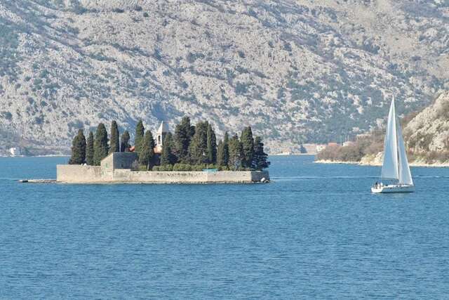 Апартаменты 1bd Waterfront Stoliv Apt w/ Bay & Perast Views Котор-35