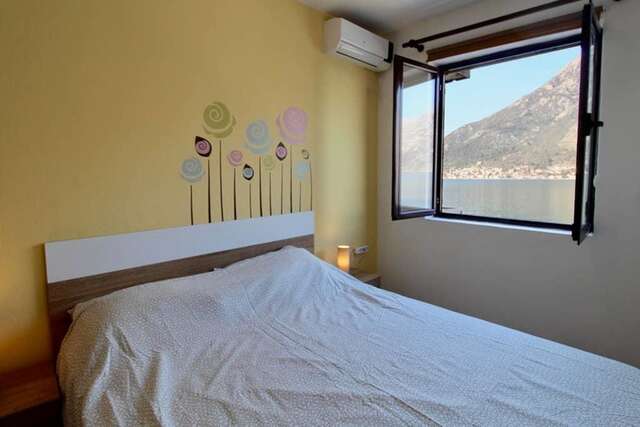 Апартаменты 1bd Waterfront Stoliv Apt w/ Bay & Perast Views Котор-38
