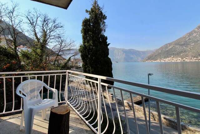 Апартаменты 1bd Waterfront Stoliv Apt w/ Bay & Perast Views Котор-11